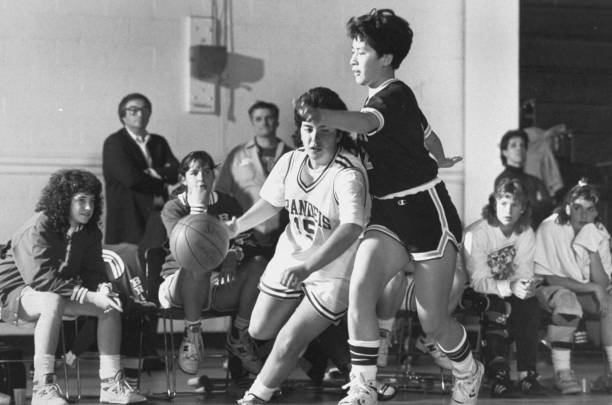 籃球犯規(guī)判定：帶球撞人倒地是否必要？