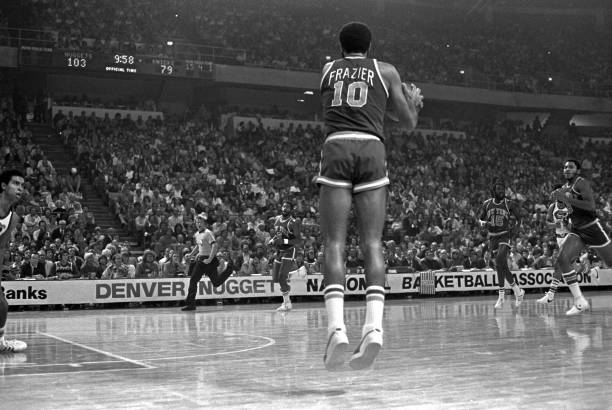 如果穿越時空：歷代最強中鋒同場競技會怎樣？