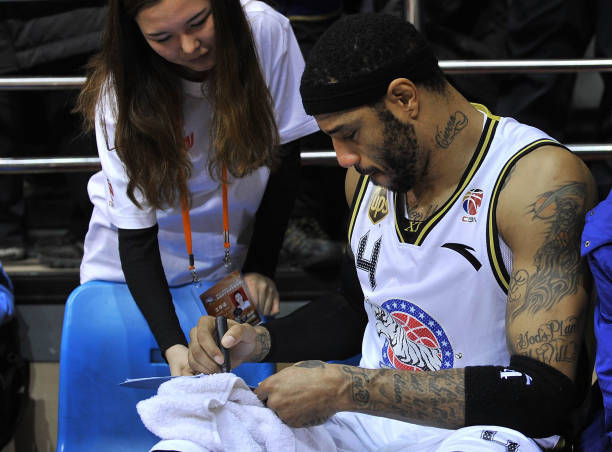 籃球場面積計算：長28米×寬15米是多少平方米？