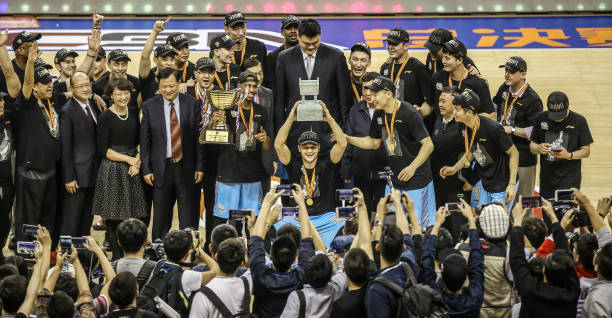 標(biāo)準(zhǔn)籃球場地的尺寸規(guī)格是多少？