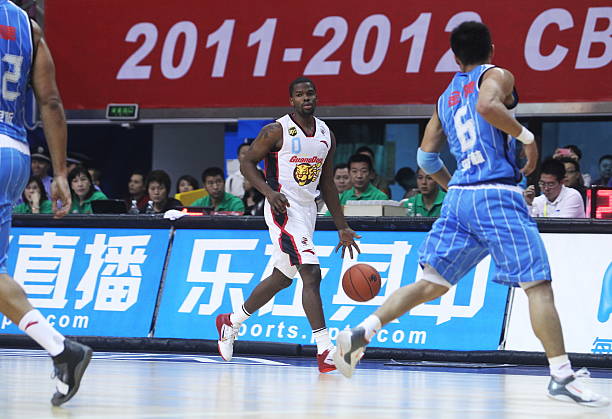 國產籃球鞋對決：匹克 vs 361，誰才是性價比之王？