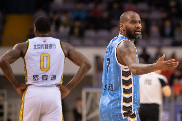 CBA總決賽第三場(chǎng)：戰(zhàn)術(shù)對(duì)決與球員表現(xiàn)預(yù)測(cè)