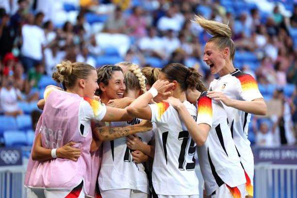 (用于吸引球迷，突出實(shí)時(shí)性和數(shù)據(jù)功能)