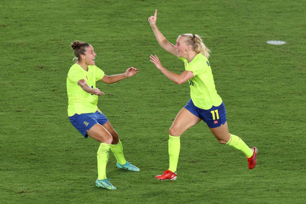 任意球破門秘籍：如何繞過人墻直掛死角？