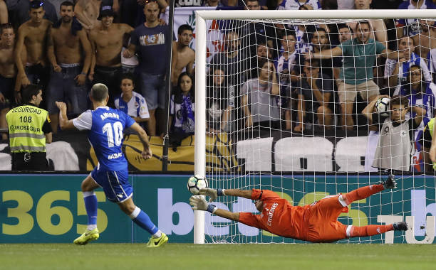 球迷熱議：禁區(qū)內(nèi)越位判罰是否該更寬松？