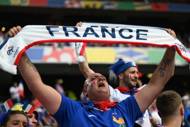 從恒大王朝到上港新王：冠軍主帥的更迭與聯(lián)賽格局變遷