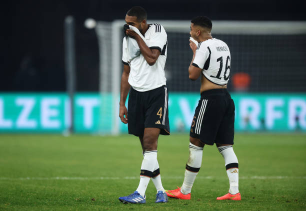 現(xiàn)代足球中門將開球戰(zhàn)術(shù)解析