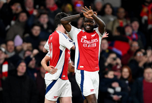 足球即時(shí)比分網(wǎng)：全場(chǎng)數(shù)據(jù)、紅黃牌及換人信息