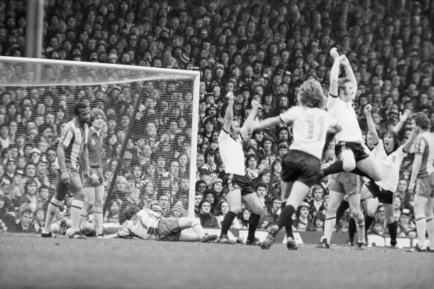 足球規(guī)則解析：點球和任意球都屬于定位球嗎？