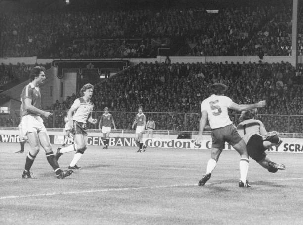 輕量化設(shè)計，卓越性能：世界波足球鞋的優(yōu)勢