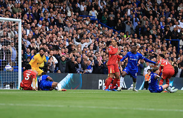 青少年足球運動員如何選擇合適的釘子足球鞋？