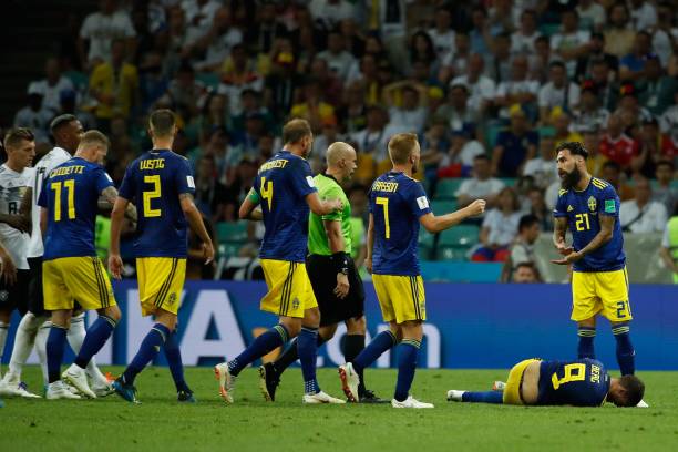 標準足球場占地多少畝？國際足聯(lián)規(guī)定解析