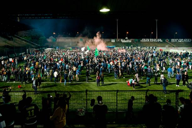 郭艾倫歐洲步晃過(guò)防守，精彩上籃集錦！