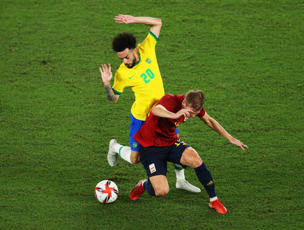 5分鐘學(xué)會馬賽回旋！足球過人必學(xué)技巧視頻教程