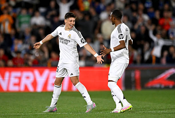 罰點(diǎn)球時(shí)，主罰隊(duì)員可以假動(dòng)作后再踢嗎？