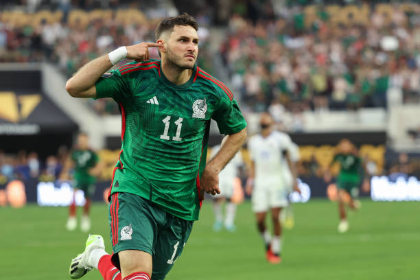 法甲獎(jiǎng)杯的設(shè)計(jì)與象征意義解析