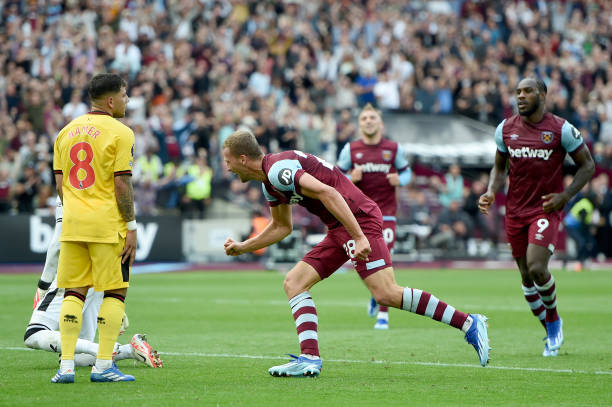 回顧貝克漢姆與維多利亞的愛情起點：1997年的甜蜜瞬間