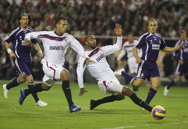 永恒傳奇！布馮十大撲救GIF，第一個(gè)就讓你跪著看完