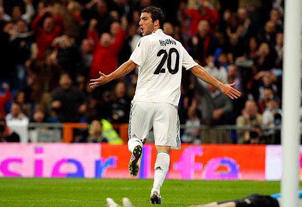 卡卡與本澤馬：皇馬時期的進攻組合解析