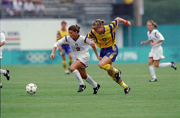 足球任意球?qū)崙?zhàn)教學(xué)：不同距離的踢法選擇