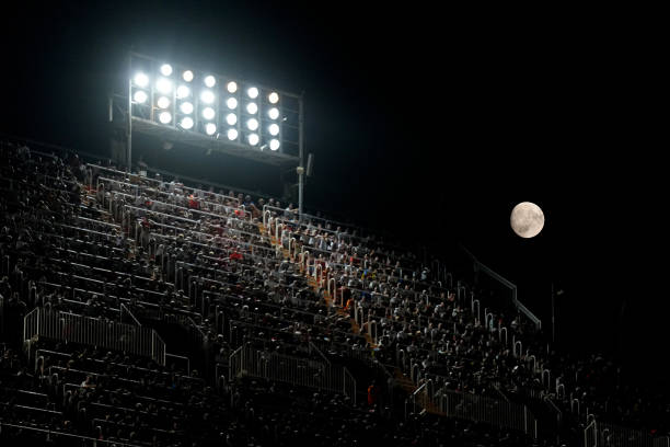 疫情下的空?qǐng)霰荣悾?020-2021法甲賽季獨(dú)特的賽場(chǎng)環(huán)境與影響 (聚焦時(shí)代背景)