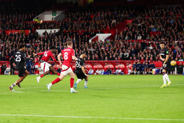 巴西隊射手榜更新：拉菲尼亞進球數(shù)超越內(nèi)馬爾？