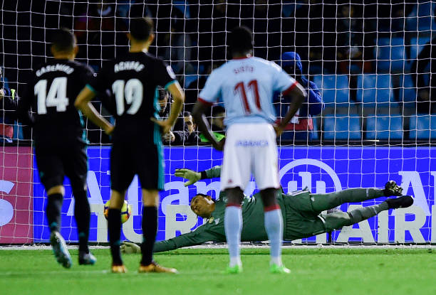 鋼鐵防線：現(xiàn)代足球中后衛(wèi)的角色與挑戰(zhàn)