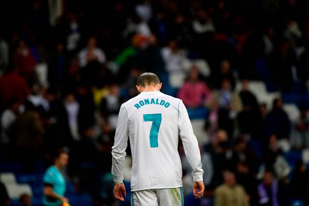 球員越位：裁判判罰的即時性與公平性