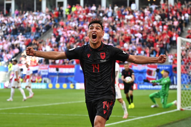 FM2014定位球防守藝術：如何打造一條固若金湯的防線