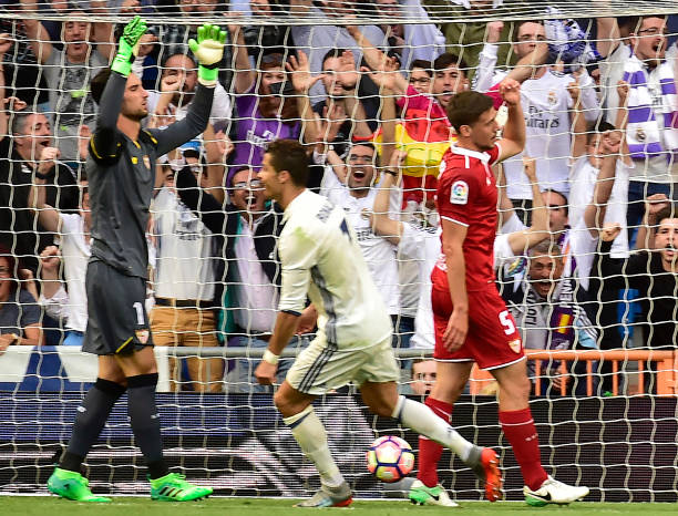 VAR時代下，邊裁舉旗被主裁推翻的比賽叫什么？