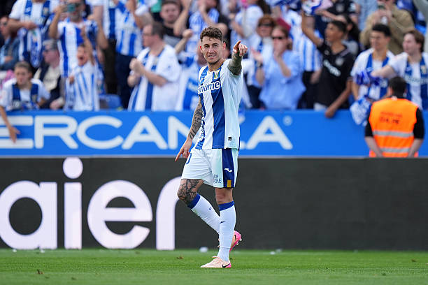 中超第十三輪紅黃牌滿天飛，多隊遭遇停賽危機