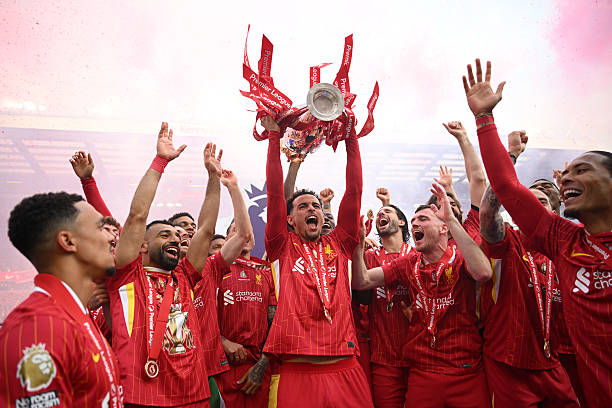 齊達(dá)內(nèi)：球員時(shí)代的輝煌與如今執(zhí)掌法國(guó)隊(duì)的雄心