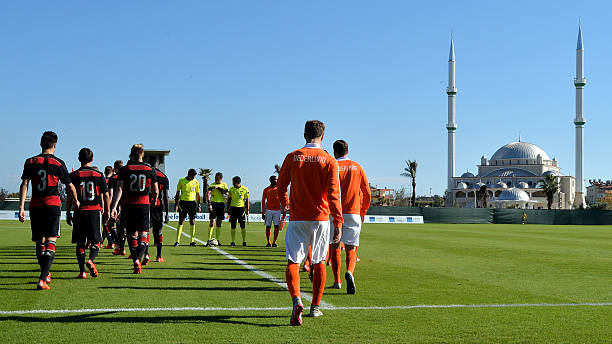 傳奇續(xù)寫與新星誕生：2021年足球巨星全景解析