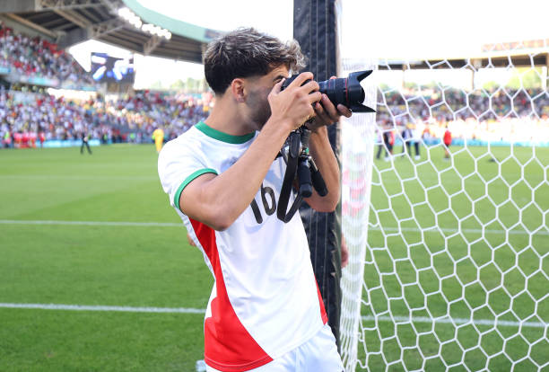 打牌踢足球：適合朋友聚會(huì)的趣味競(jìng)技游戲