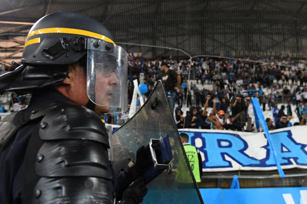 三球定乾坤：帽子戲法足球隊的戰(zhàn)術(shù)與精神