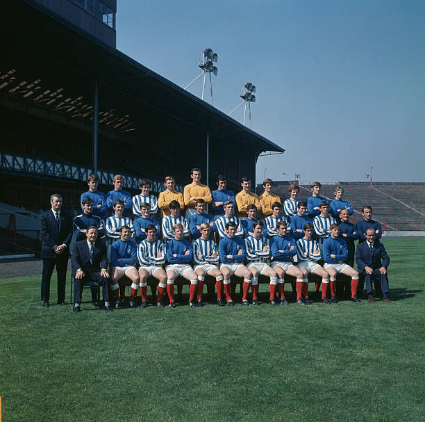 誰打破了前鋒壟斷，成為第一個后衛(wèi)足球先生？