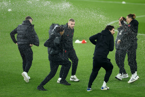 足球教科書：貝克漢姆標(biāo)志性弧線球慢動(dòng)作教學(xué)