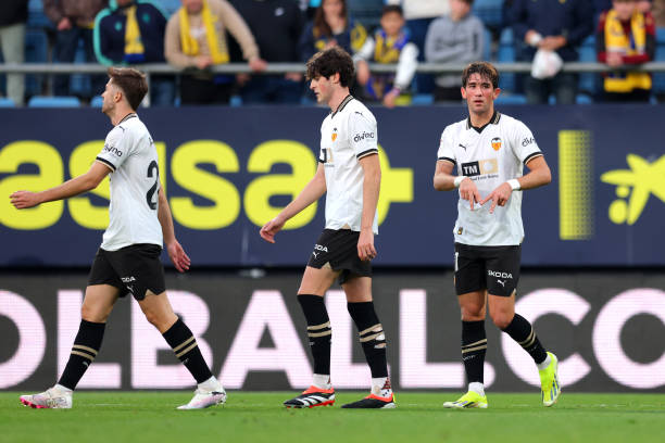 布魯克林·貝克漢姆身高與穿搭風格：高個子男性的時尚秘訣