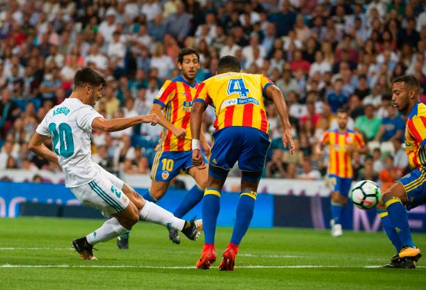 轉(zhuǎn)會截止日瘋狂夜：德甲各隊的最后沖刺與壓哨簽約