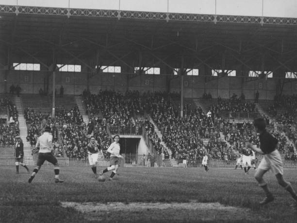 實(shí)戰(zhàn)技巧分享：實(shí)況足球手游聯(lián)賽模式中如何應(yīng)對不同風(fēng)格的對手