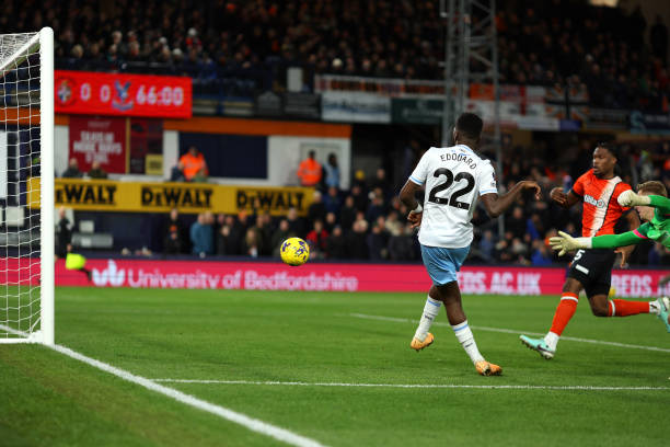 足球規(guī)則解讀：哪些情況會(huì)判罰直接任意球或間接任意球？