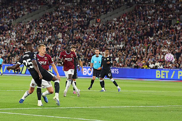 國(guó)米vs皇馬歐冠經(jīng)典回顧：藍(lán)黑軍團(tuán)鏖戰(zhàn)伯納烏，雖敗猶榮！