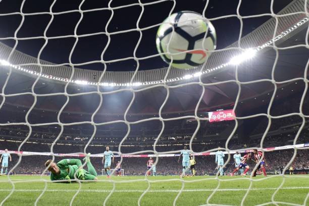 歐冠、金球獎(jiǎng)、國(guó)家隊(duì)——C羅與梅西的榮譽(yù)爭(zhēng)奪戰(zhàn)