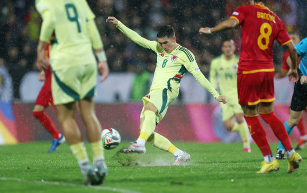 紅牌、黃牌、黑牌？盤點(diǎn)裁判罰球員出場(chǎng)的不同牌子