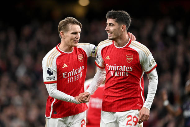 歐冠決賽主隊教練的智慧：戰(zhàn)術(shù)博弈與臨場指揮