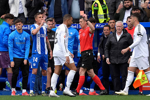 雷速足球直播：高清免費(fèi)觀看，精彩賽事不容錯(cuò)過(guò)！