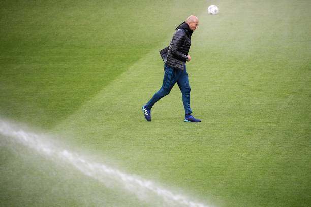 從球場(chǎng)到家庭！萊萬(wàn)多夫斯基如何為妻子慶生？