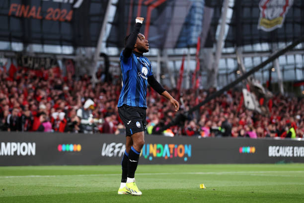 前鋒必看！如何避免在禁區(qū)內(nèi)“踩越位陷阱”？