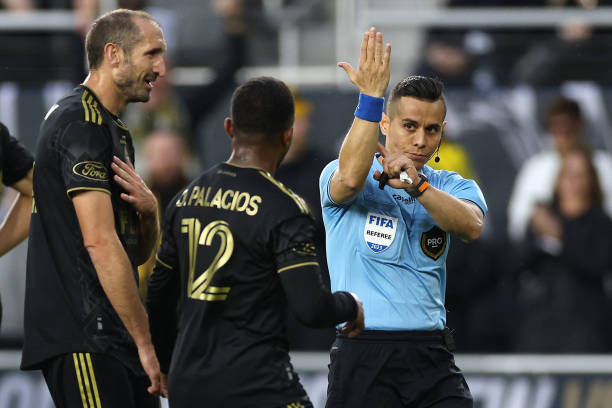 足球比分預(yù)測(cè)分析：歡呼網(wǎng)帶你掌握賽事動(dòng)態(tài)