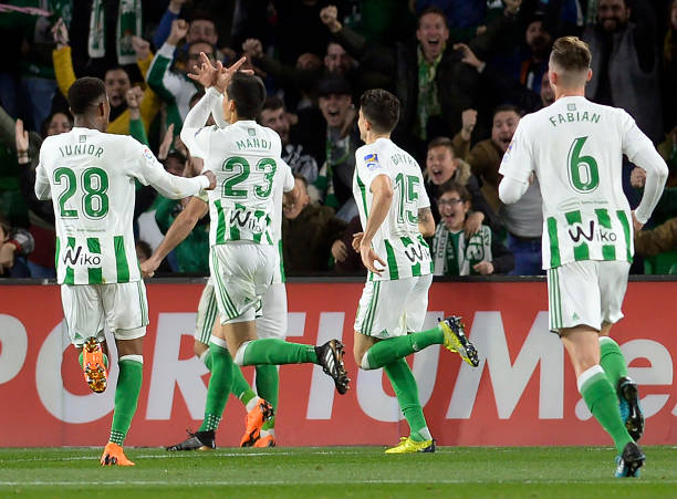 高盧雄雞的圖騰：揭秘法國隊徽與隊名之間的深刻聯(lián)系